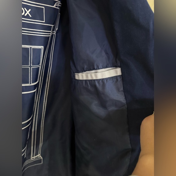 Her Universe Doctor Who Thirteenth Doctor Trench
Coat size xl - Picture 6 of 9
